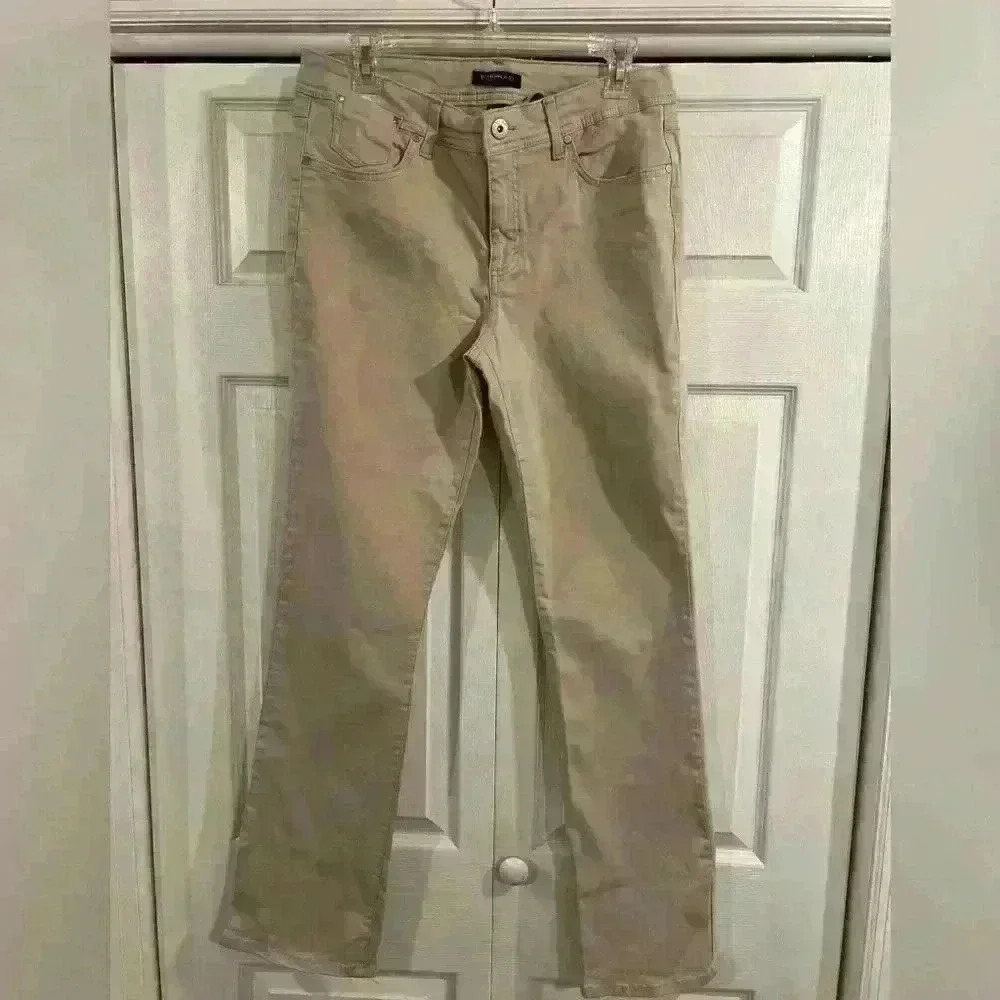In great condition Bandolino High Rise Straight Leg Jeans Women Lightwash pants - Picture 4 of 7